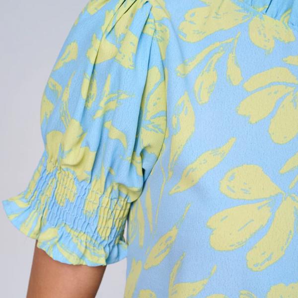SHORT SLEEVED MOCK NECK LEAF PRINT BLOUSE