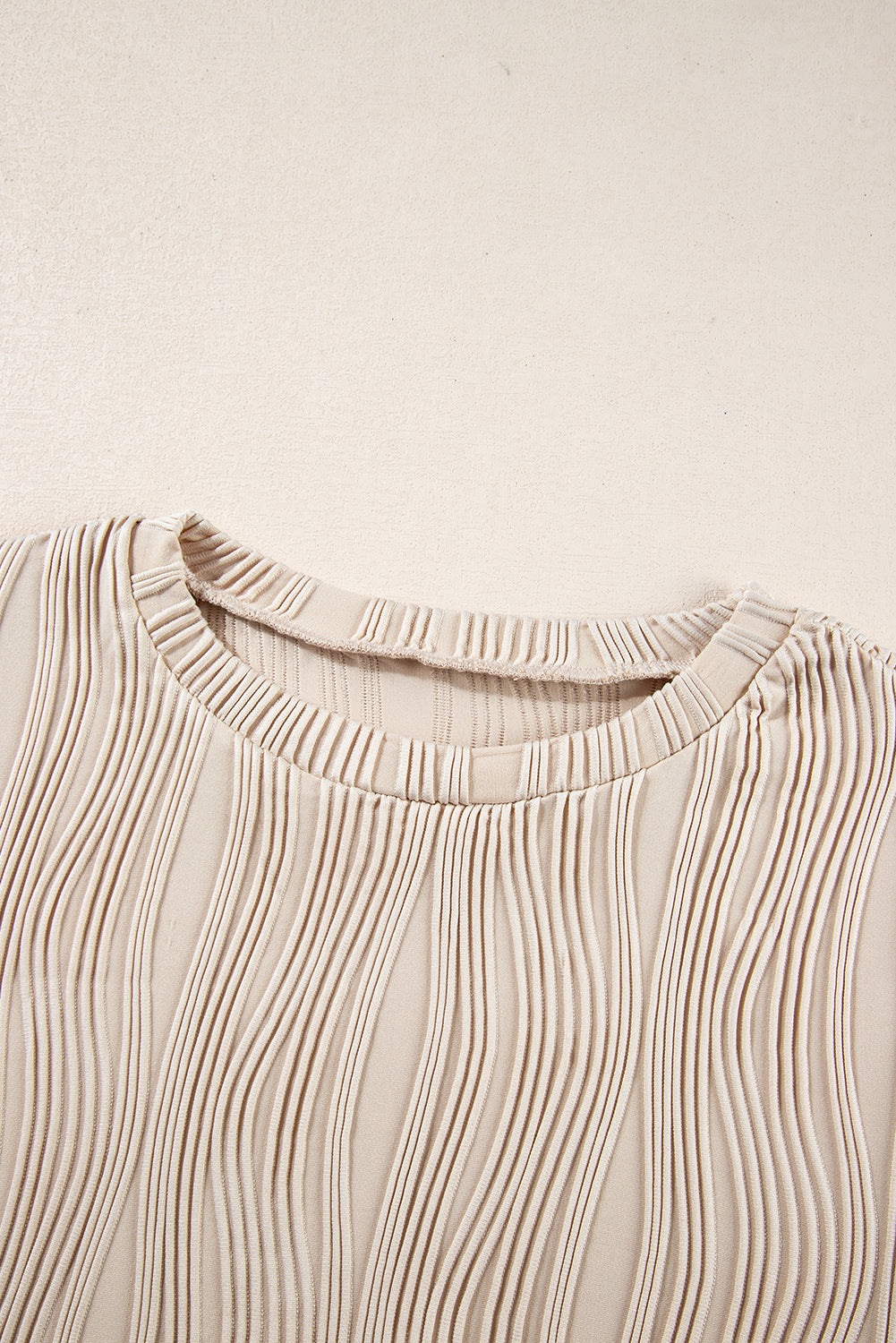 White Wavy Textured Solid Color Drop Shoulder Pullover Top