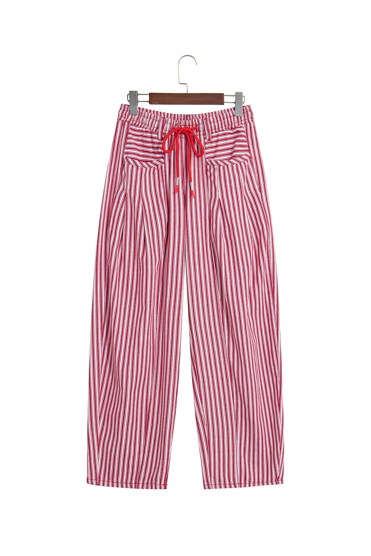 Drawstring waistband and front pocket detail